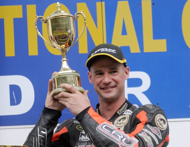 Ryan Farquhar with the International Gold Cup (Stephen Davison/Pacemaker Press International)